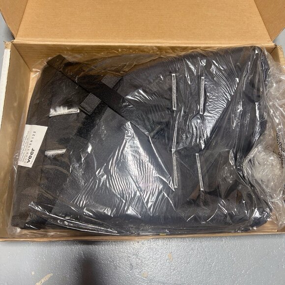 Veer Shearling Seat Cover - Polyester, Compatible Brand NEW in box - Picture 4 of 10